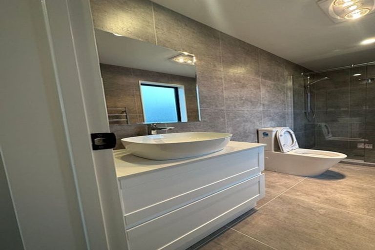 Photo of property in 28 Bendridge Street, Flat Bush, Auckland, 2019