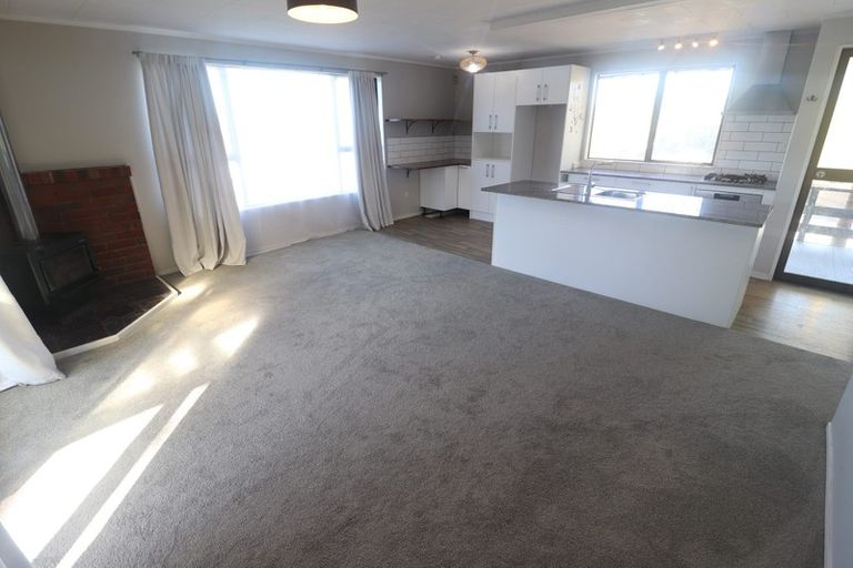 Photo of property in 9 Elizabeth Drive, West Harbour, Auckland, 0618