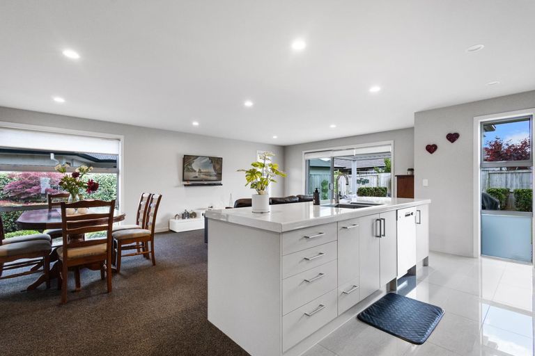 Photo of property in 16 Lilac Close, Cambridge, 3434