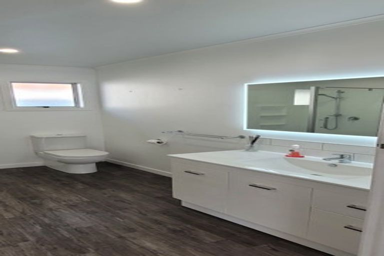 Photo of property in 76b Eliot Street, New Plymouth, 4310