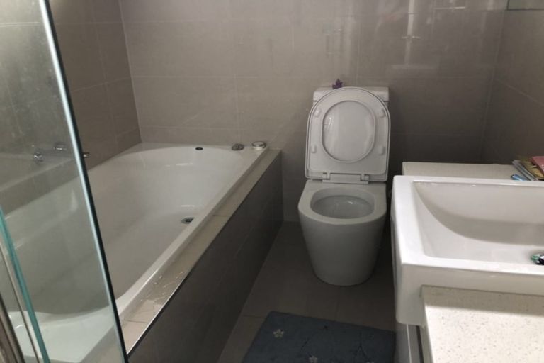 Photo of property in 17a Wyoming Avenue, Murrays Bay, Auckland, 0630