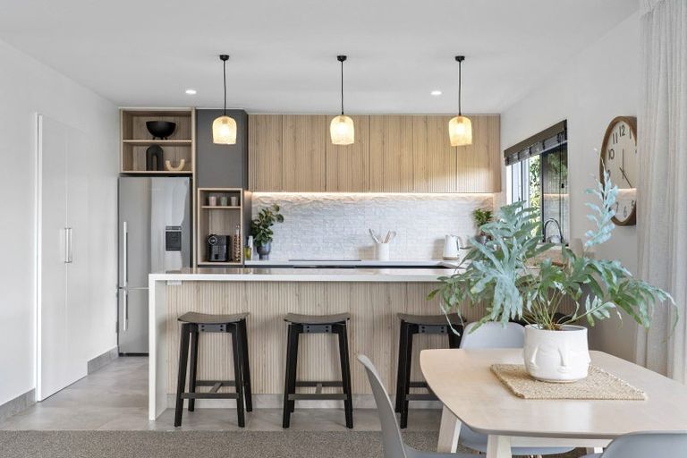 Photo of property in 32 Soleares Avenue, Mount Pleasant, Christchurch, 8081