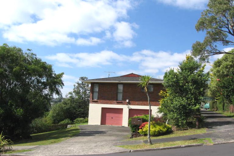 Photo of property in 10 Valdese Rise, Browns Bay, Auckland, 0630