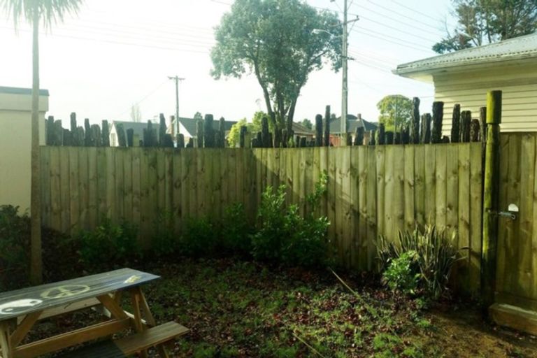 Photo of property in 4050 Great North Road, Glen Eden, Auckland, 0602