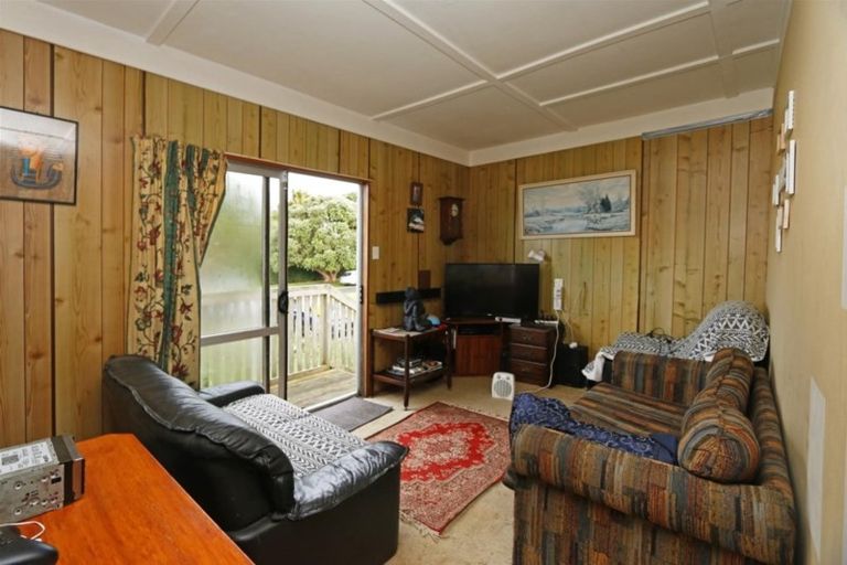 Photo of property in 3 Riemenschneider Street, Manaia, 4612