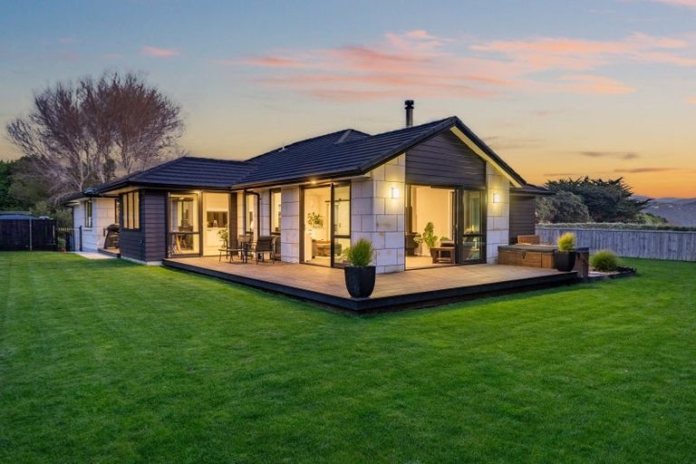 Photo of property in 355 Grays Road, Pauatahanui, Porirua, 5381