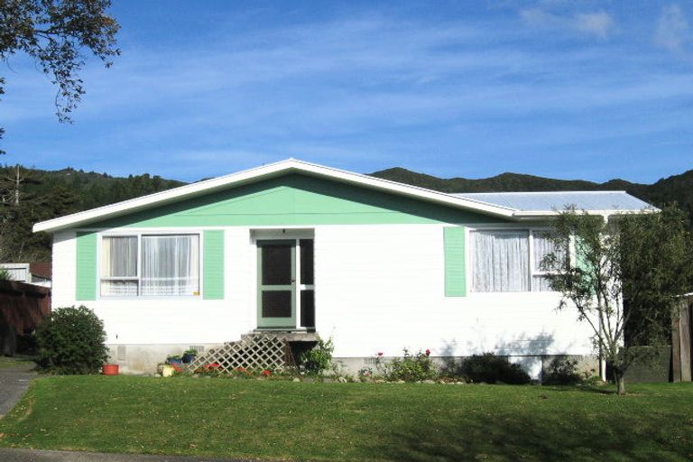 Photo of property in 4 Dalton Grove, Stokes Valley, Lower Hutt, 5019