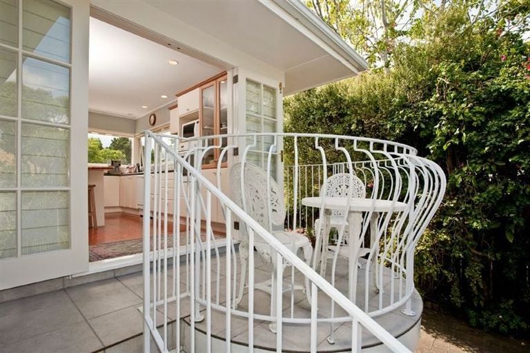 Photo of property in 9 Munstead Place, Hillcrest, Auckland, 0627