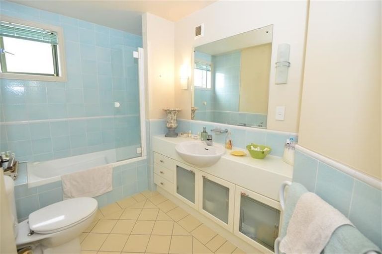 Photo of property in 76 Harbour Village Drive, Gulf Harbour, Whangaparaoa, 0930