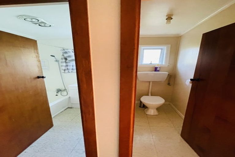 Photo of property in 9 Mcleod Road, Henderson, Auckland, 0612