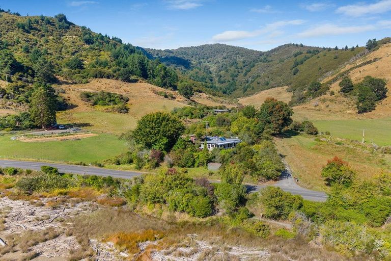 Photo of property in 948 Queen Charlotte Drive, Linkwater, Picton, 7281