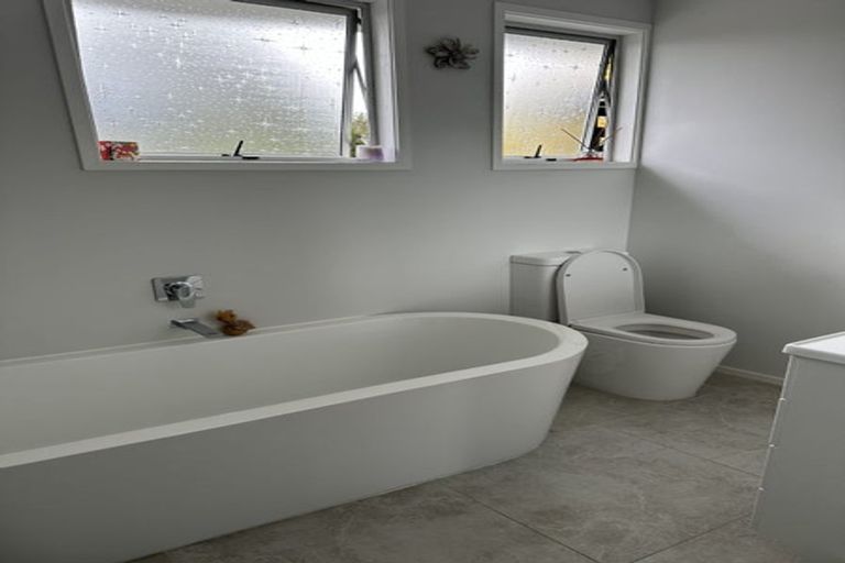 Photo of property in 121 Awaroa Road, Helensville, 0800