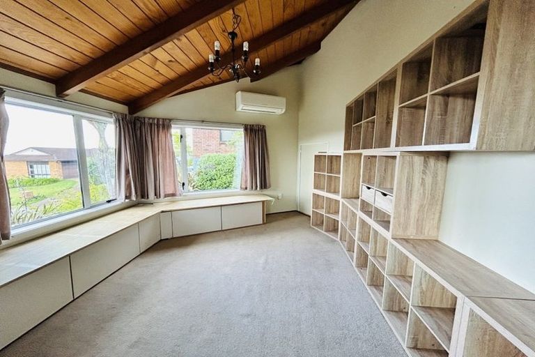 Photo of property in 25 St Simon Place, Botany Downs, Auckland, 2010