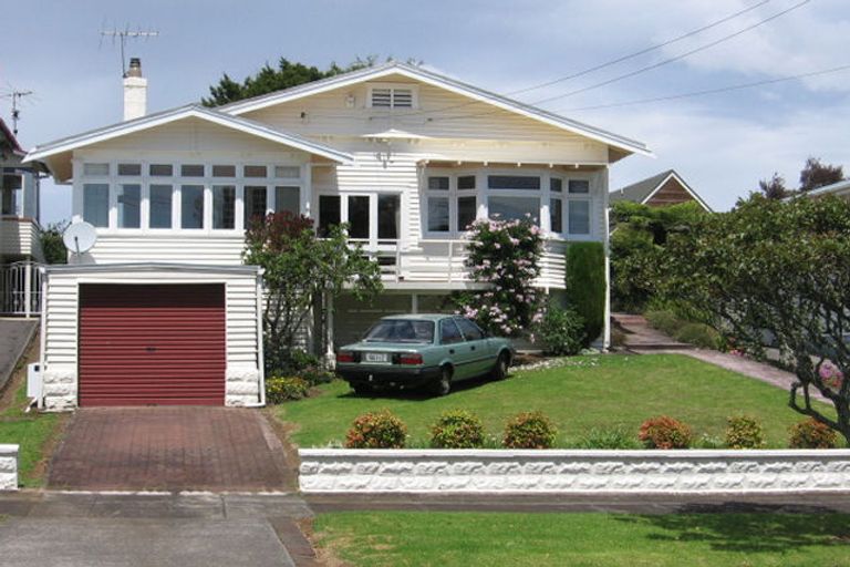 Photo of property in 15 Amaru Road, One Tree Hill, Auckland, 1061