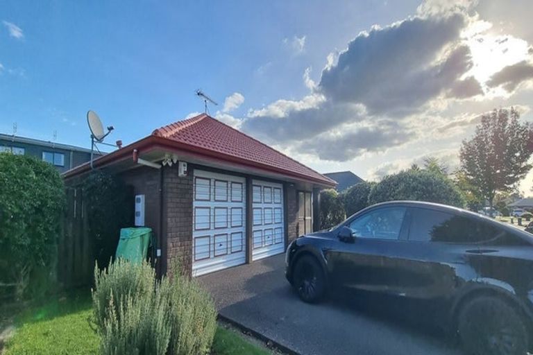 Photo of property in 6 Headcorn Place, Botany Downs, Auckland, 2010