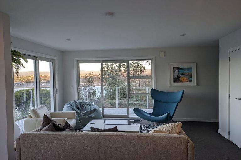 Photo of property in 7 Pari Tai Way, Houghton Bay, Wellington, 6023