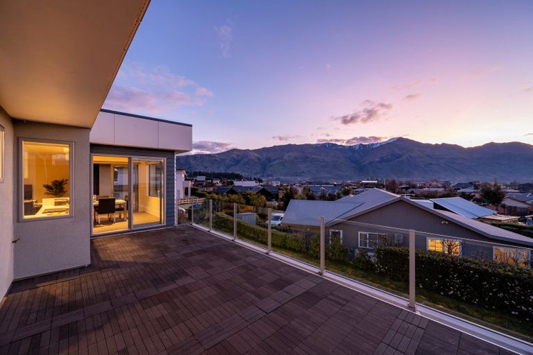 Photo of property in 5 Bovett Place, Wanaka, 9305