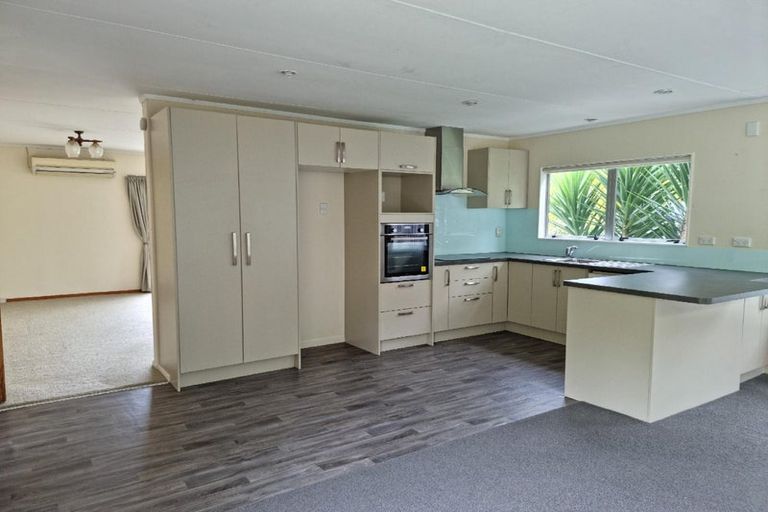 Photo of property in 15 Pokapu Street, Titirangi, Auckland, 0600