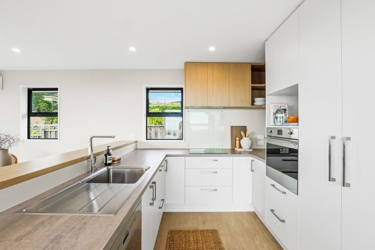 Photo of property in 223b Mount Pleasant Road, Mount Pleasant, Christchurch, 8081