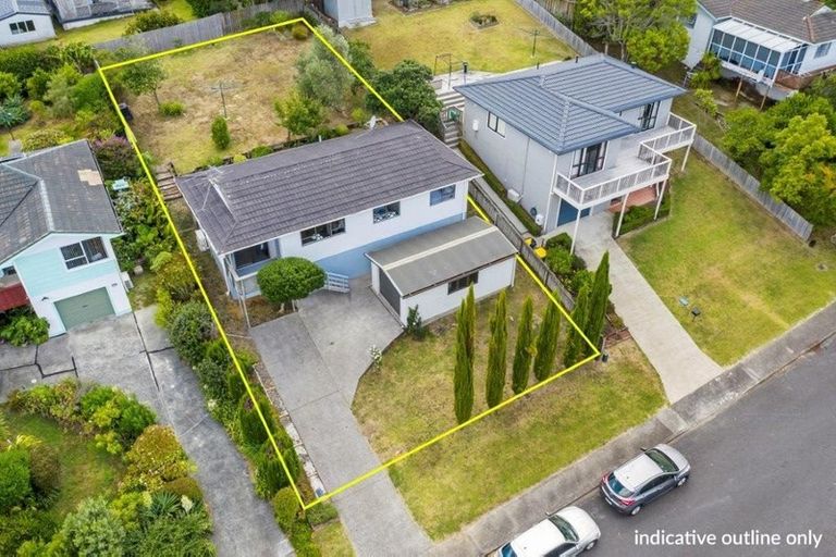 Photo of property in 9 Pavola Grove, Glenfield, Auckland, 0629