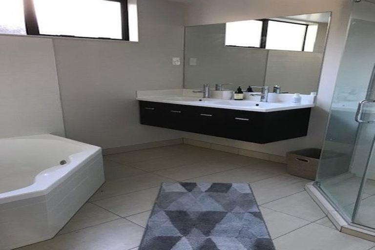 Photo of property in 87 Knights Road, Rothesay Bay, Auckland, 0630