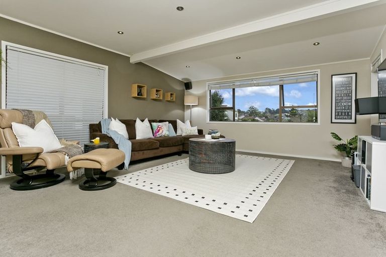 Photo of property in 11 Squirrel Lane, Browns Bay, Auckland, 0630