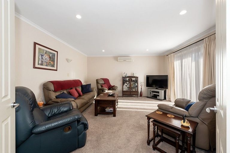 Photo of property in 9 Caversham Drive, Rototuna, Hamilton, 3210