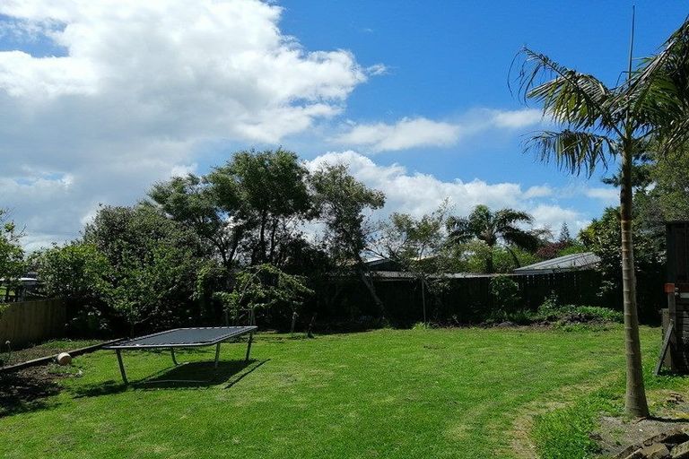 Photo of property in 14 Porter Avenue, Te Atatu South, Auckland, 0610