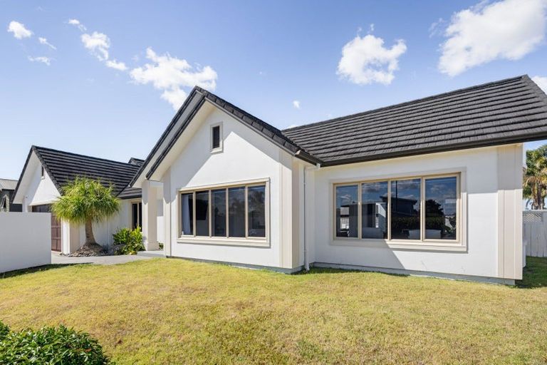 Photo of property in 2 Coleraine Drive, Rototuna, Hamilton, 3210