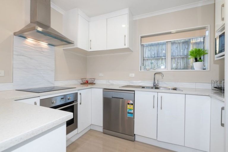 Photo of property in 55c Senator Drive, Manurewa, Auckland, 2105