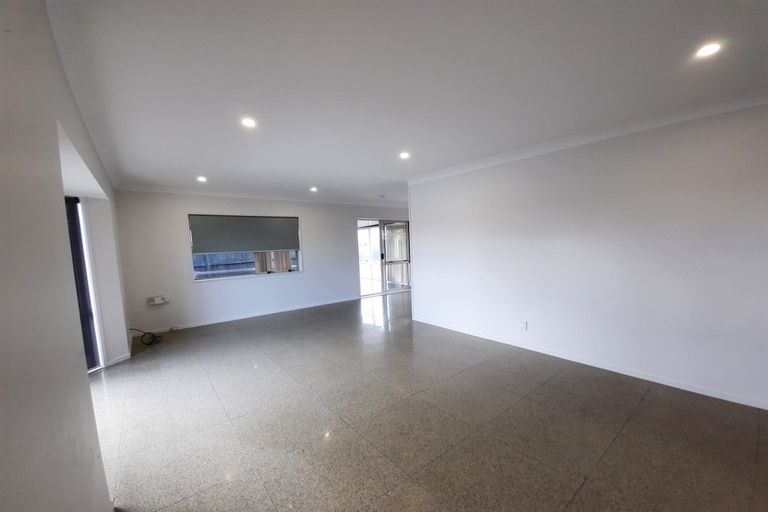 Photo of property in 2 Tullis Place, Burswood, Auckland, 2013