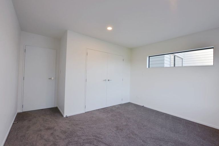 Photo of property in 43d Fitzherbert Avenue, West Harbour, Auckland, 0618