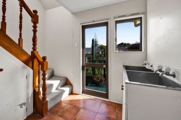 Photo of property in 27 Tiverton Crescent, Whalers Gate, New Plymouth, 4310