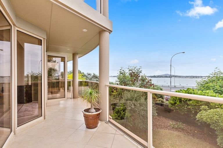 Photo of property in 2/31 Princes Street, Northcote Point, Auckland, 0627