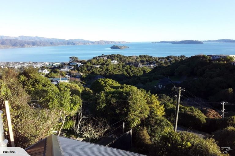 Photo of property in 79 Maungaraki Road, Korokoro, Lower Hutt, 5012