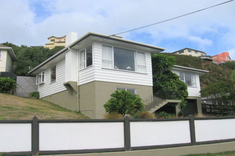 Photo of property in 5 Ahuriri Street, Strathmore Park, Wellington, 6022