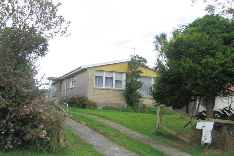 Photo of property in 16 Bartlett Grove, Tawa, Wellington, 5028
