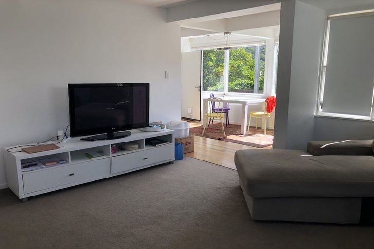 Photo of property in 35 North Terrace, Kelburn, Wellington, 6012