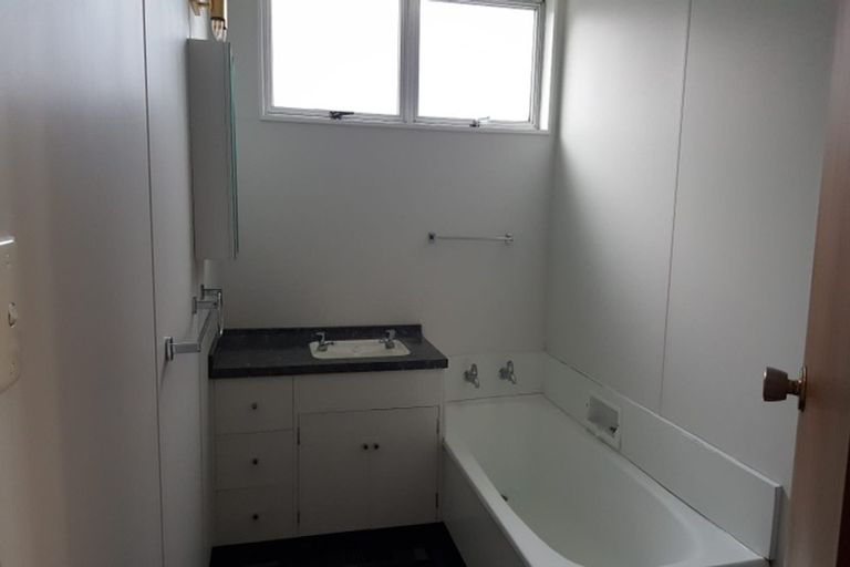 Photo of property in 76 Wai-iti Crescent, Woburn, Lower Hutt, 5010