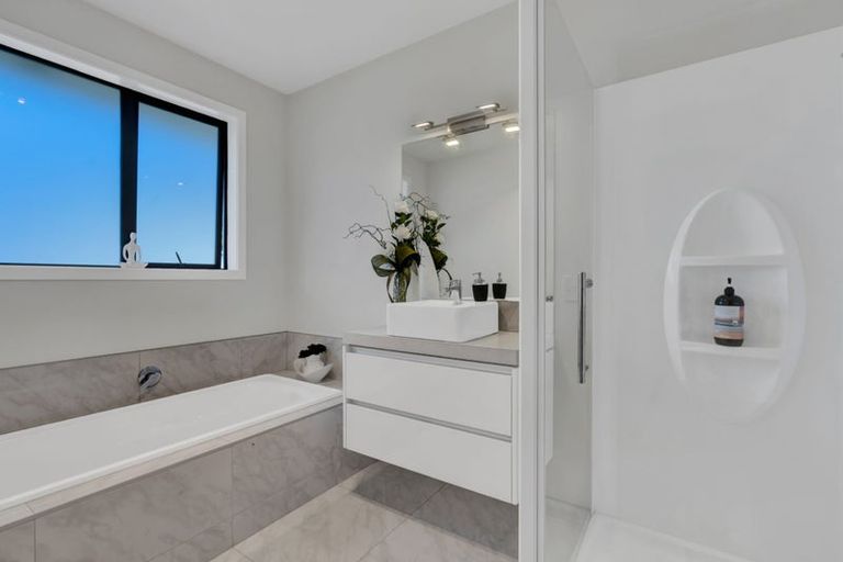 Photo of property in 10 Augusta Grove, Waiwhakaiho, New Plymouth, 4312