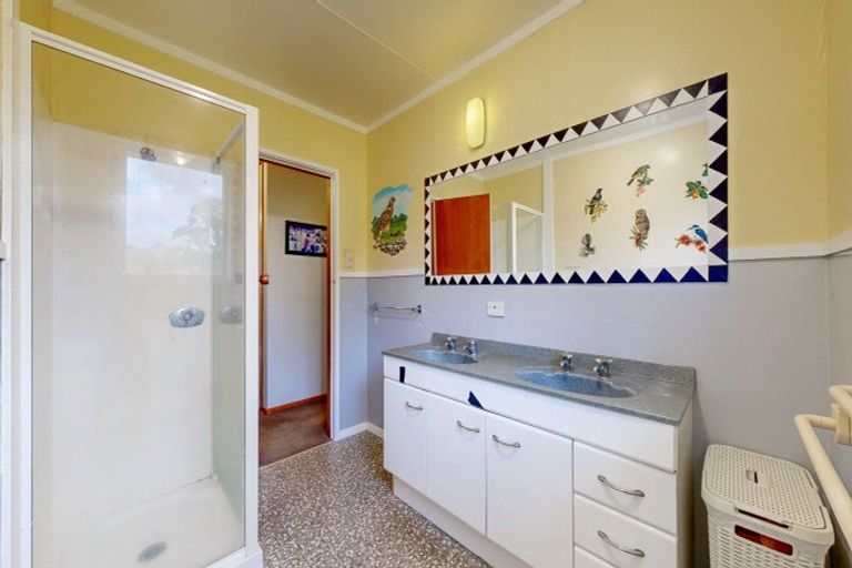 Photo of property in 15 Mangotahi Road, Thames, 3577