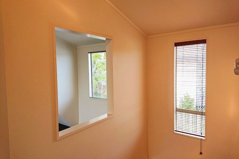Photo of property in 2/12 Grenadine Place, Unsworth Heights, Auckland, 0632
