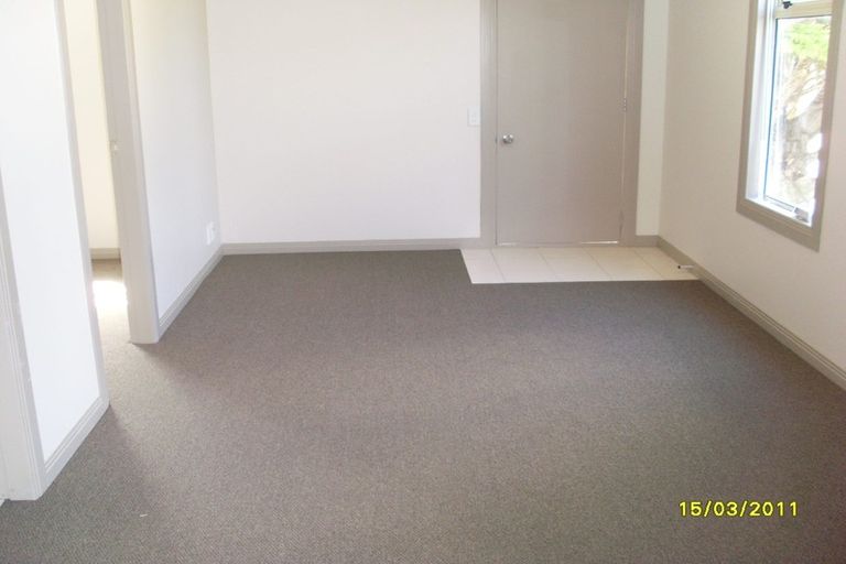 Photo of property in 39 Akaroa Drive, Maupuia, Wellington, 6022