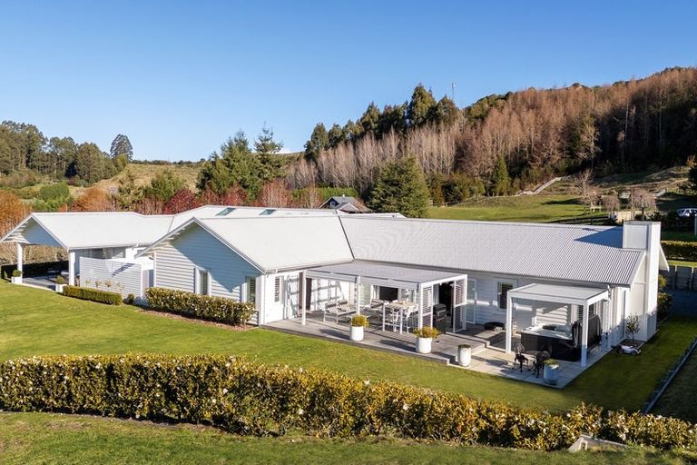 Photo of property in 2/21 Highland Drive, Acacia Bay, Taupo, 3385