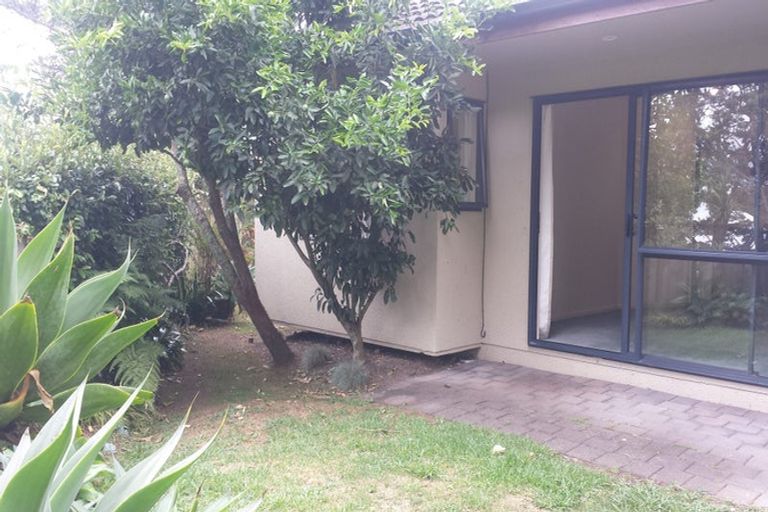 Photo of property in 11 Monkton Close, Greenhithe, Auckland, 0632