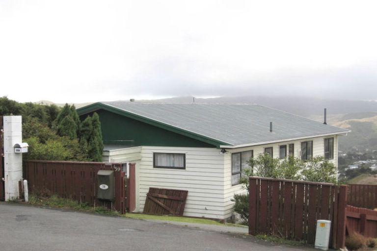 Photo of property in 59 Ruskin Road, Newlands, Wellington, 6037