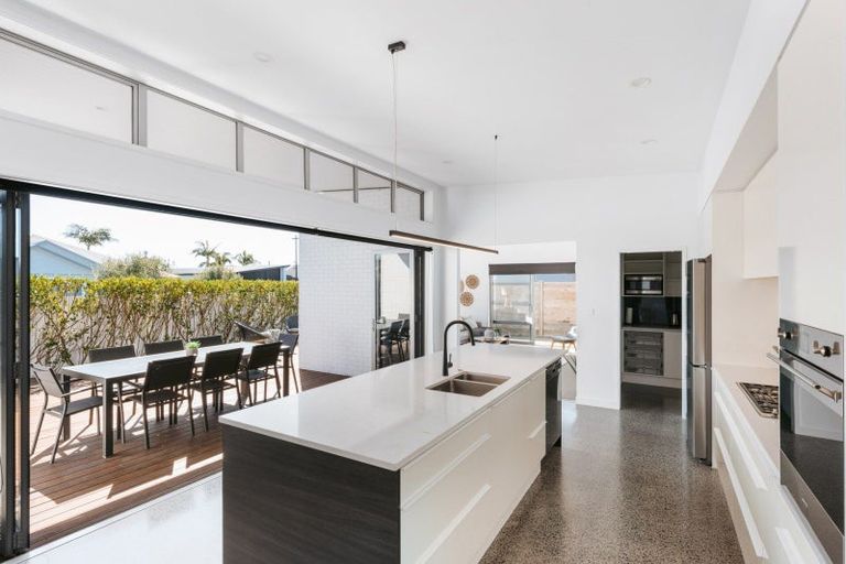 Photo of property in 2 Makura Drive, Papamoa Beach, Papamoa, 3118