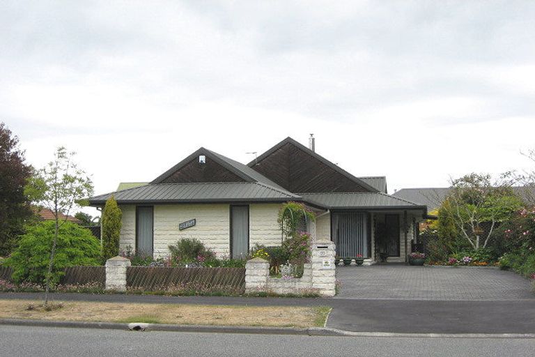 Photo of property in 269 Queenspark Drive, Parklands, Christchurch, 8083