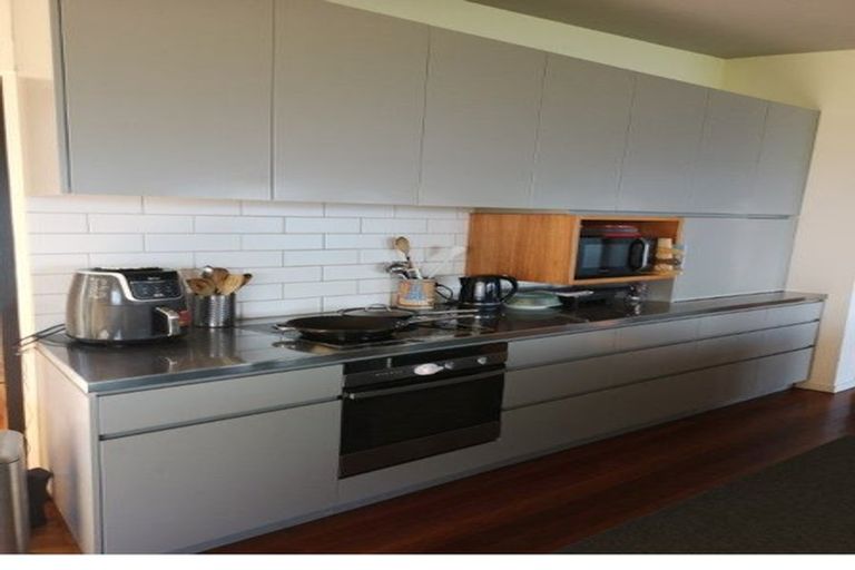 Photo of property in 16 Dungarvan Road, Newlands, Wellington, 6037