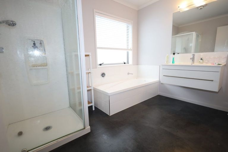 Photo of property in 32 Excelsa Place, Papamoa Beach, Papamoa, 3118